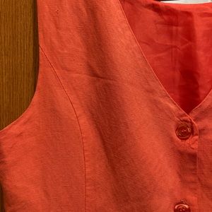 DR ~ Donna Rico Sleeveless, Button Down Long Lined Top in Salmon